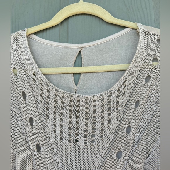 74.Women’s Italian BeigeTop
Size:M Petite - Picture 4 of 16